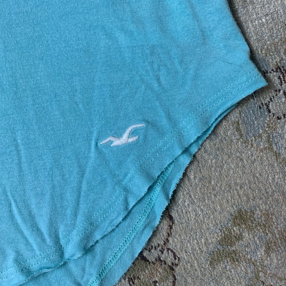 💜Hollister T-shirt 💜 - Picture 2 of 4